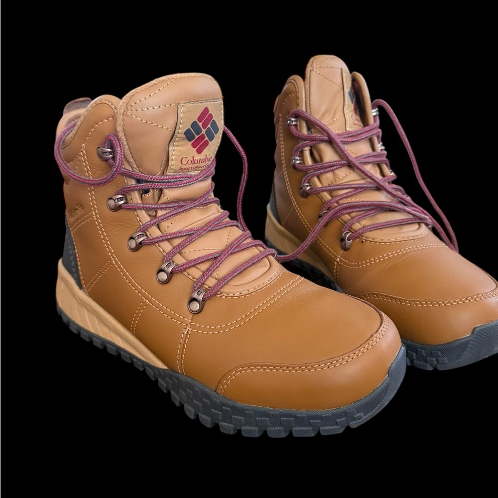 Columbia Tan Winter Boots with Purple Laces